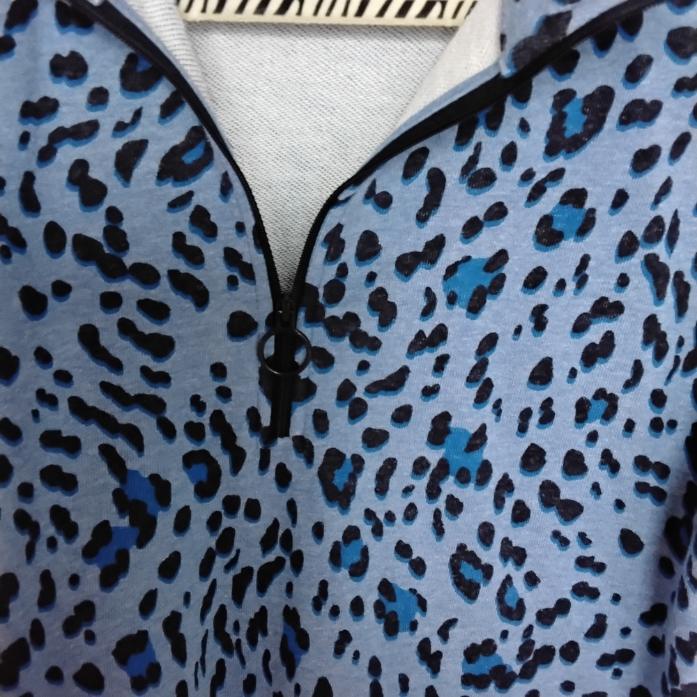 Talbot's Size M. Blue Leopard Print Women's Sweatshirt Type - Picture 4 of 7